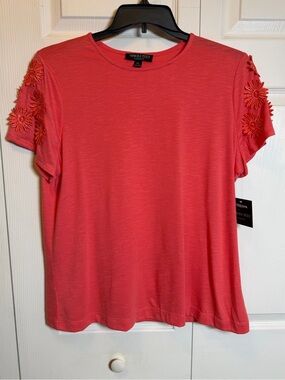 Absolutely Famous Coral Floral Applique Sleeve Top XL NWT Short Sleeve Tee